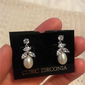 Beautiful drop pearl earrings. Never Worn!